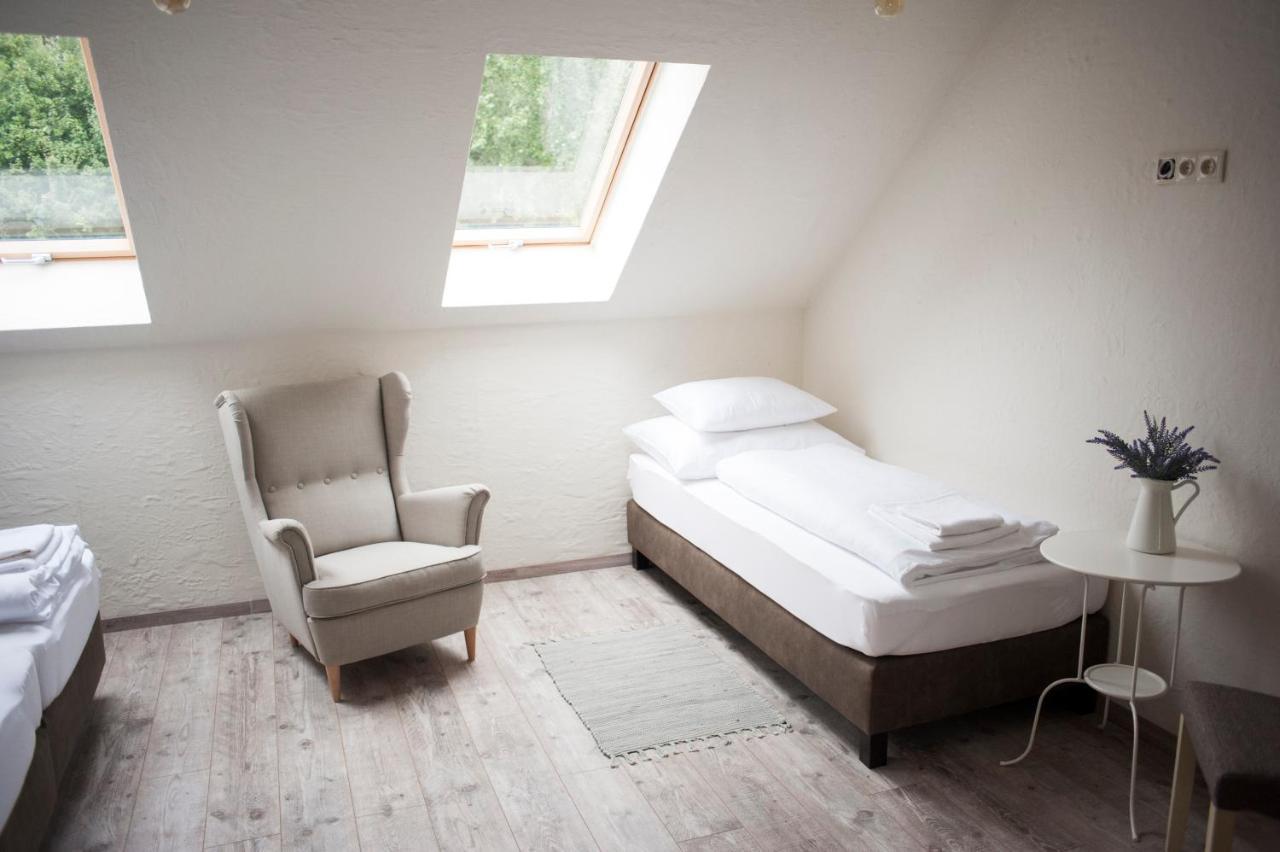 Pajta Apartman Es Vendeghaz Tata Eksteriør bilde